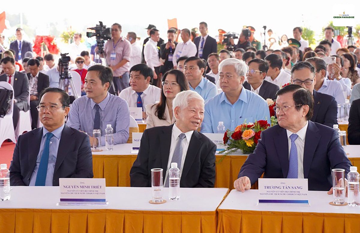 Các đồng chí lãnh đạo, nguyên lãnh đạo Đảng, Nhà nước, Thành phố Hồ Chí Minh cùng các đại biểu dự lễ khởi công