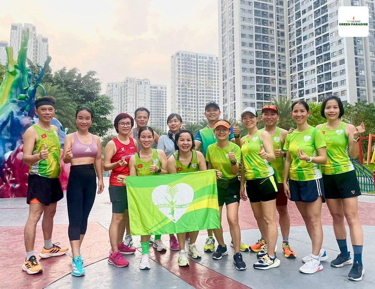 Hình ảnh cư dân Vinhomes tham gia các hoạt động thể thao, tạo dựng cộng đồng văn minh gắn kết
